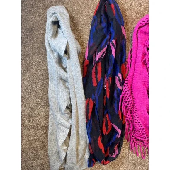 Assorted Scarf Lot - Bundle of 5 - Picture 4 of 5